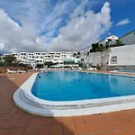 Newly Reformed With Sea View And Pool, Near The Beach, In Playa De Americas דירה *