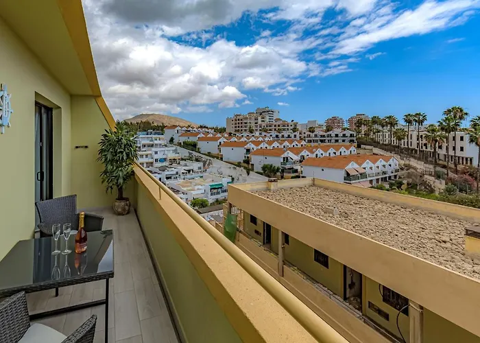 Apartamento Newly Reformed With Sea View And Pool, Near The Beach, In Playa De Americas *