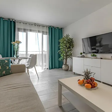 Newly Reformed With Sea View And Pool, Near The Beach, In Playa De Americas * Playa de las Americas (Tenerife)