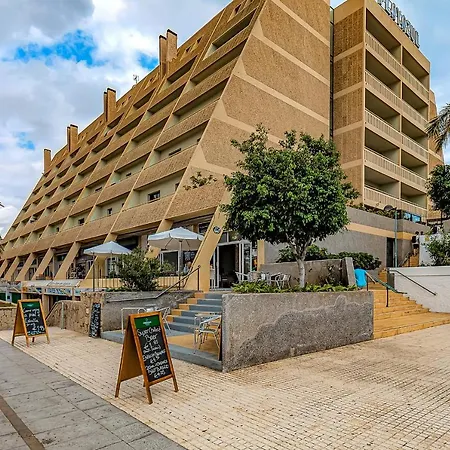 Apartment Newly Reformed With Sea View And Pool, Near The Beach, In Playa De Americas