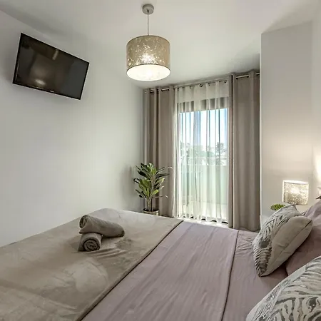 Newly Reformed With Sea View And Pool, Near The Beach, In Playa De Americas *