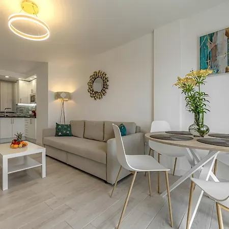 Apartment Newly Reformed With Sea View And Pool, Near The Beach, In Playa De Americas *
