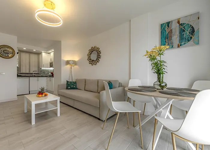 Apartman Newly Reformed With Sea View And Pool, Near The Beach, In Playa De Americas *