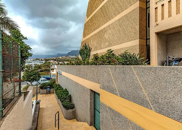 Apartment Newly Reformed With Sea View And Pool, Near The Beach, In Playa De Americas *
